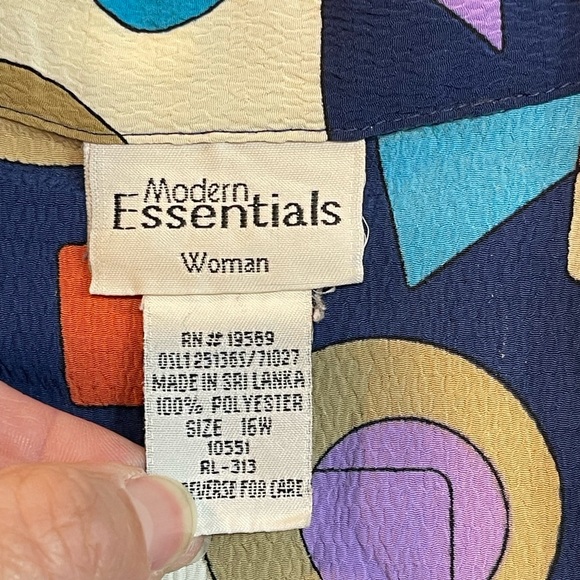 Modern Essentials  Woman Blouse Geometric Pattern Size 16W - Picture 4 of 4